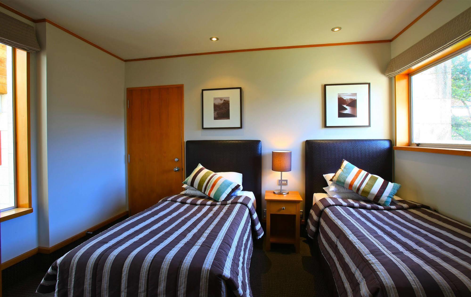 Distinction Te Anau Hotel & Villas Экстерьер фото